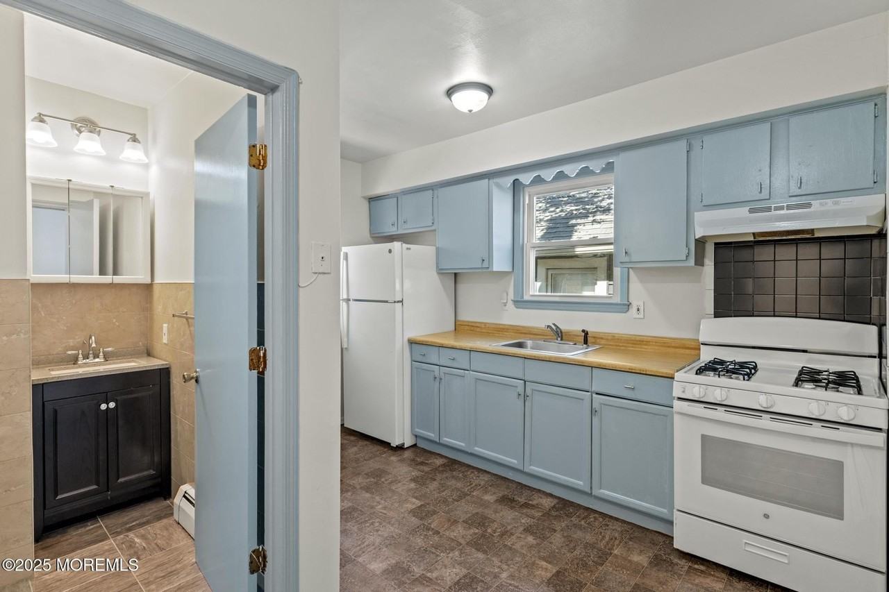 1105 Emory Street - Photo 4 of 23