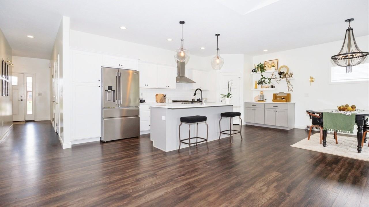 2935 Glendale Ln - Photo 3 of 44