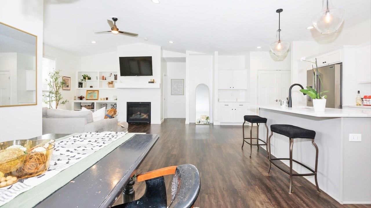 2935 Glendale Ln - Photo 4 of 44