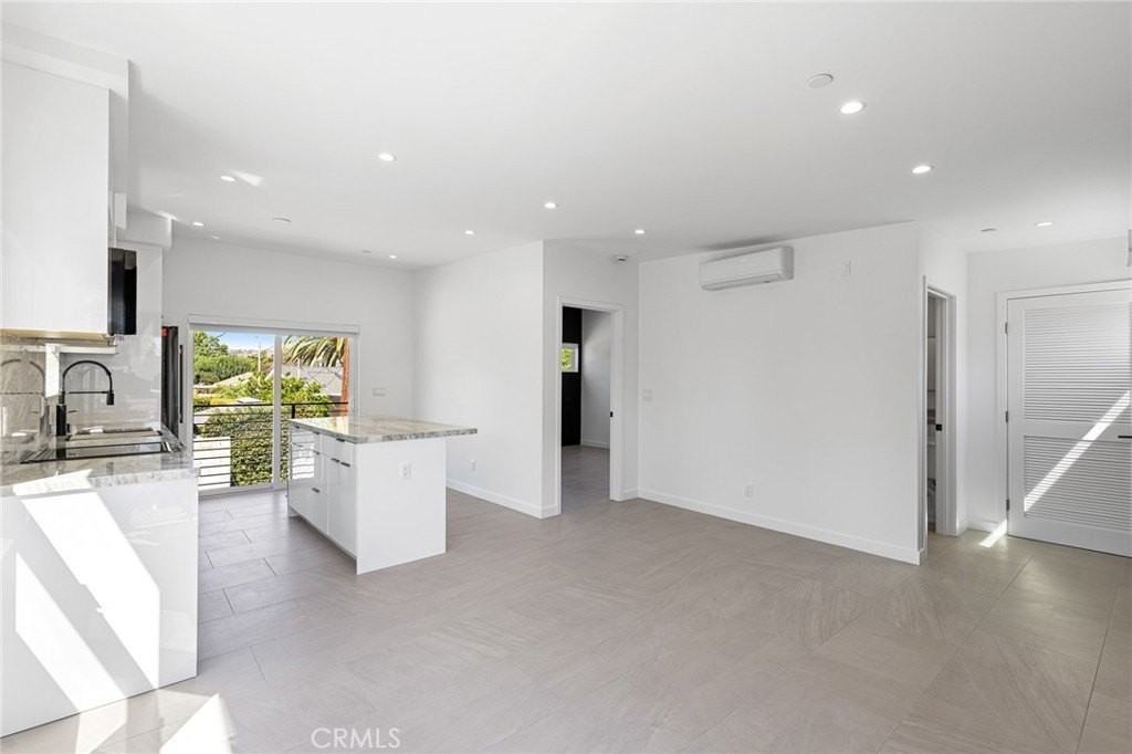 6443 6443 Woodlake 1/2 #1-2 - Photo 4 of 10