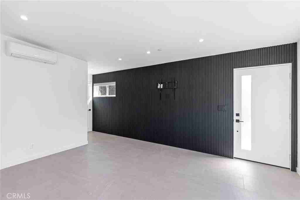 6443 6443 Woodlake 1/2 #1-2 - Photo 5 of 10