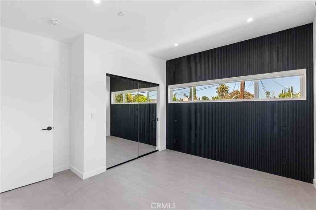 6443 6443 Woodlake 1/2 #1-2 - Photo 7 of 10