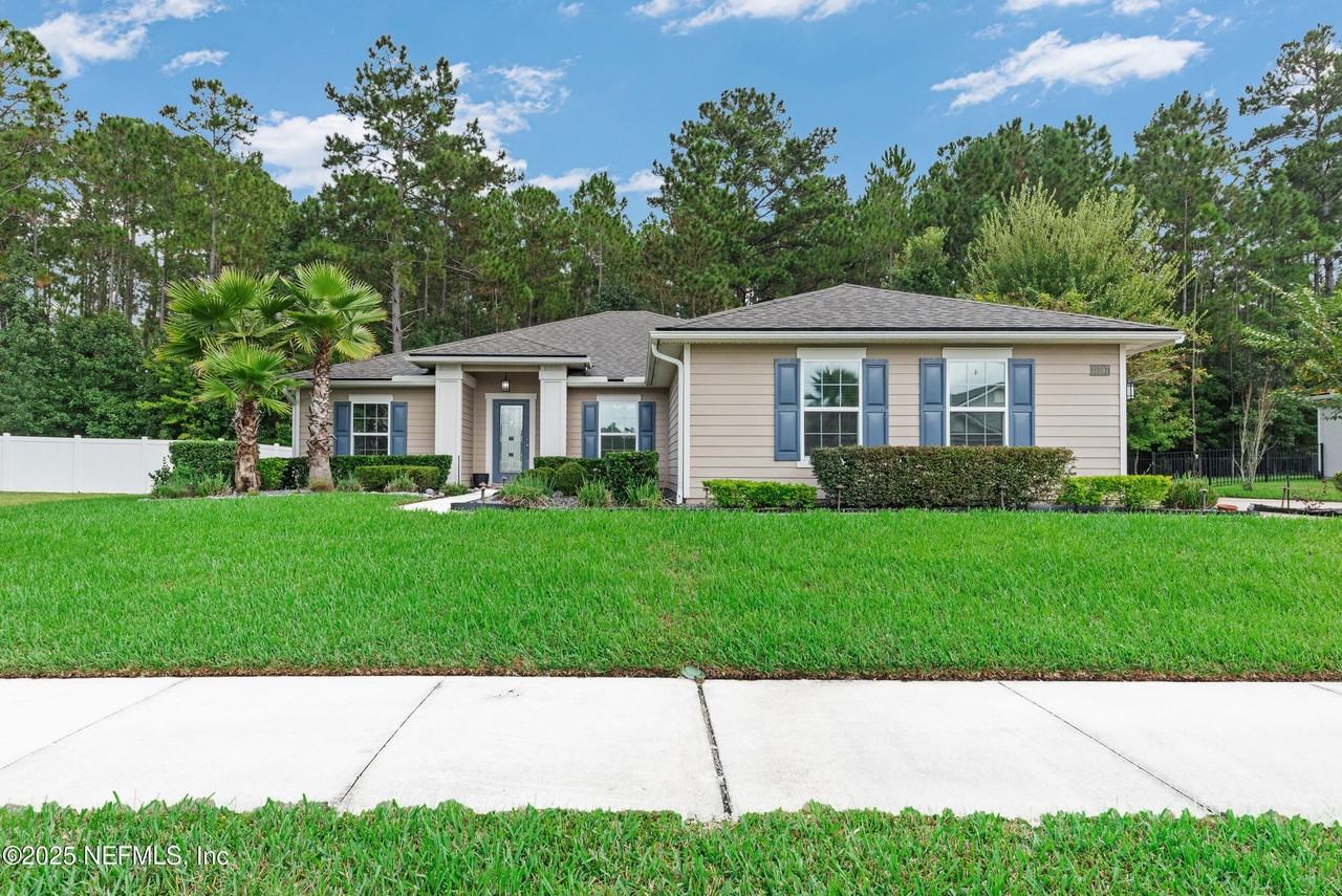 11597 Paceys Pond Cir - Photo 2 of 31