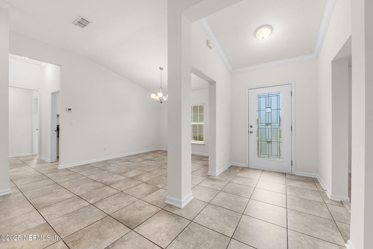 11597 Paceys Pond Cir - Photo 4 of 31