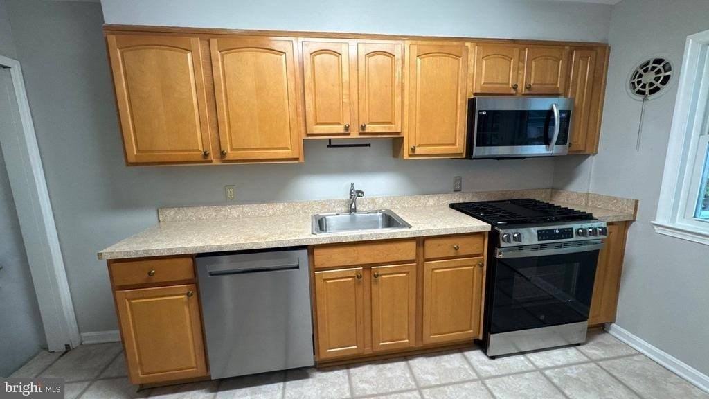 8676 Oak Rd - Photo 7 of 22