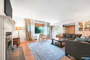 featured image of 211 Airmount Rd