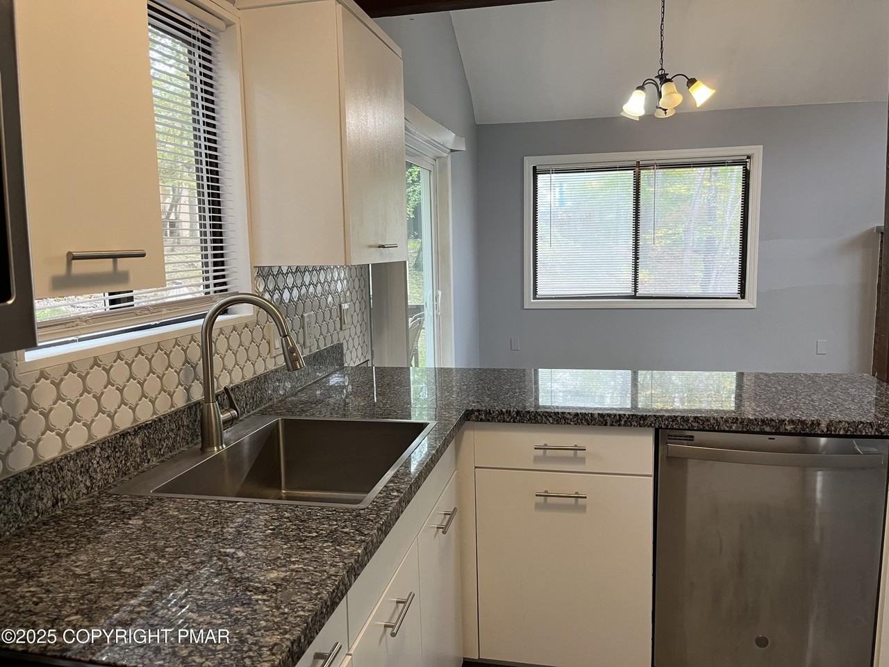 5031 Woodbridge Dr E - Photo 7 of 17