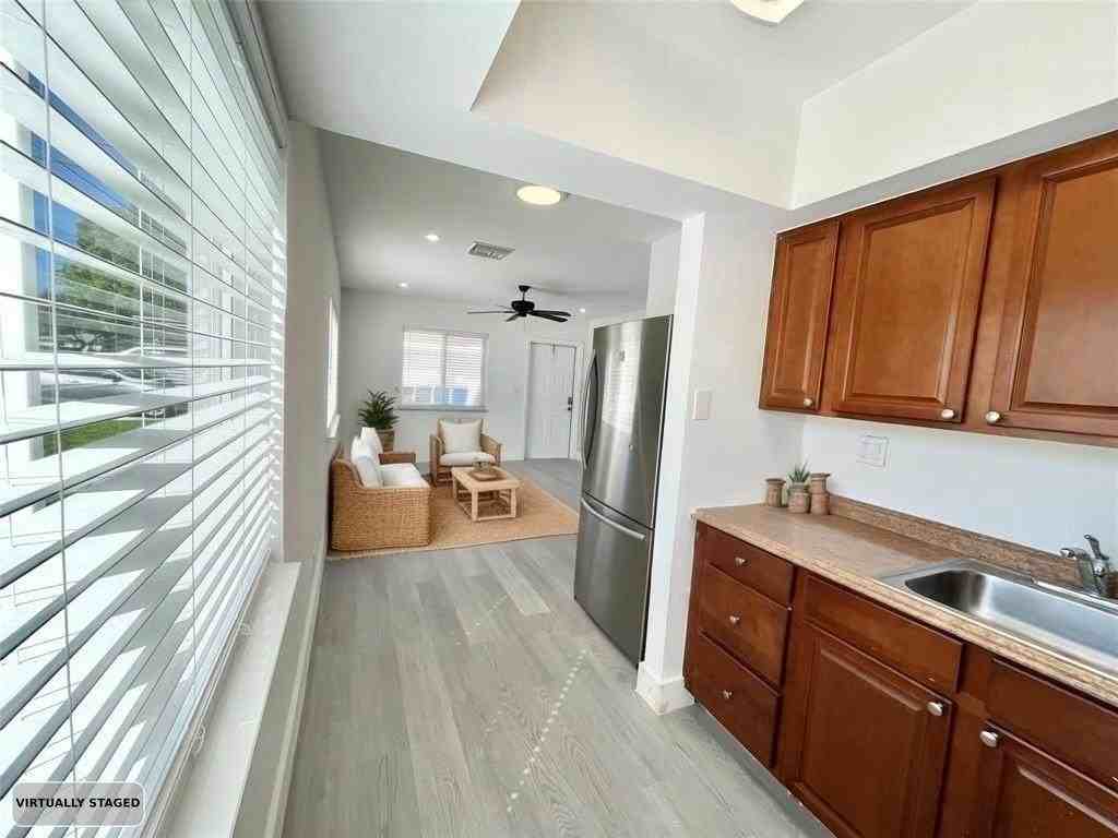 321 Southwest 14th Street #1 - Photo 4 of 20