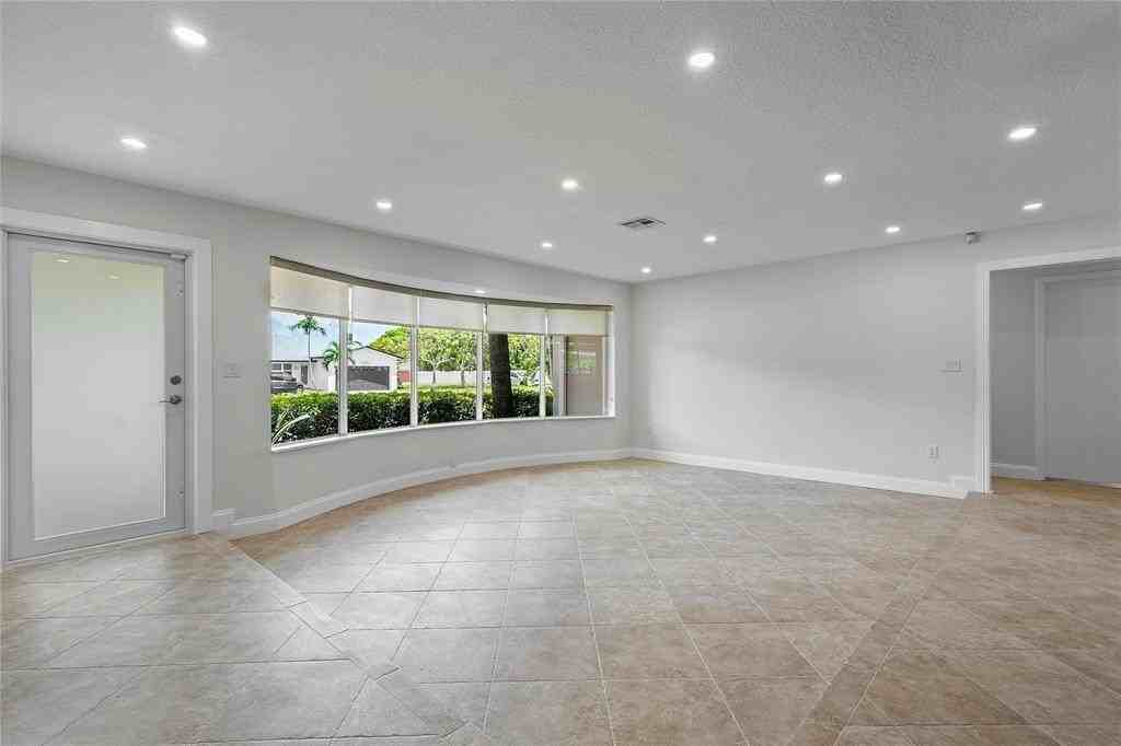 5206 Cleveland Street - Photo 6 of 30