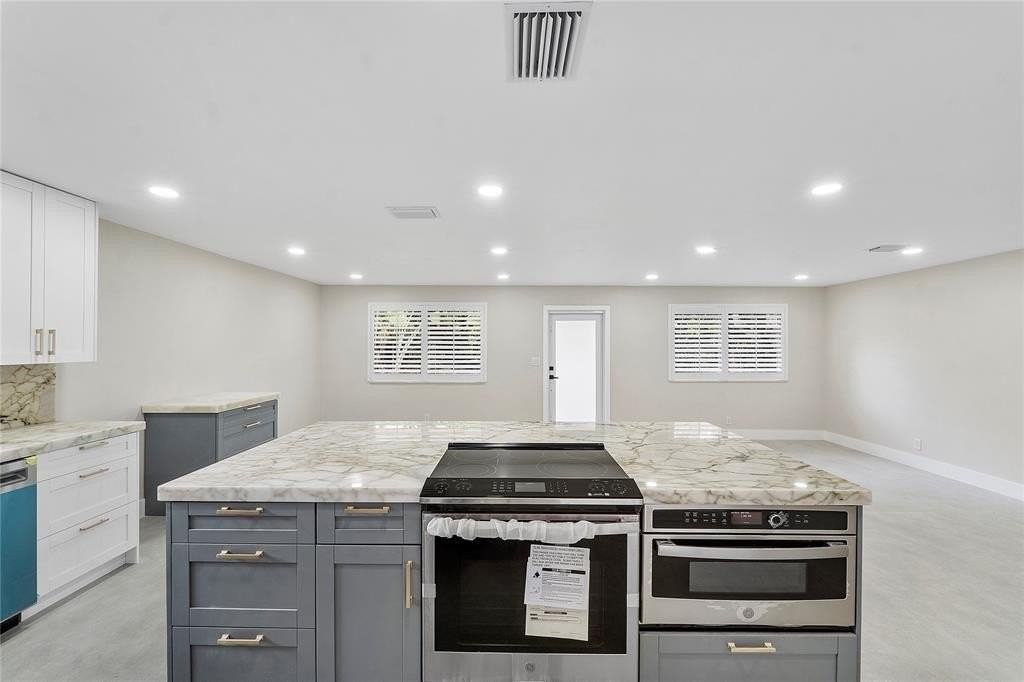 828 Johnson St - Photo 3 of 50