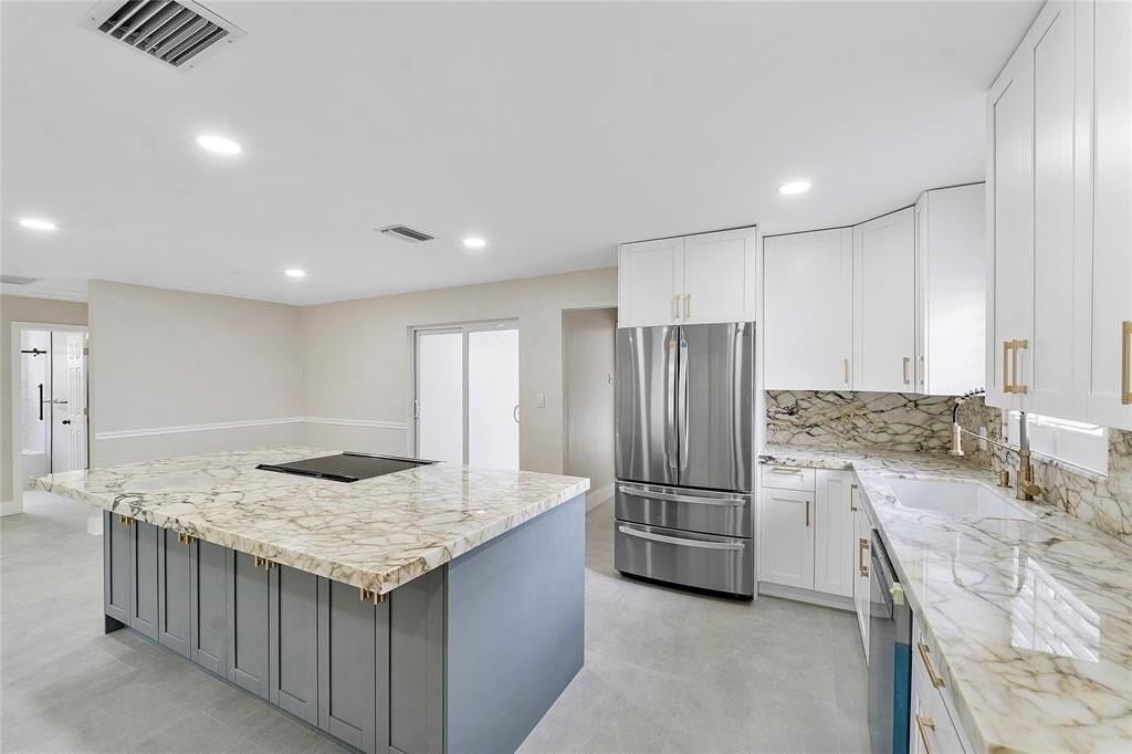 828 Johnson St - Photo 5 of 50