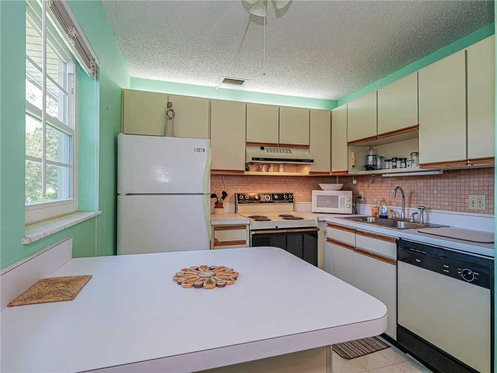 6 Vista Palm Ln Apt 202 #202 - Photo 4 of 14