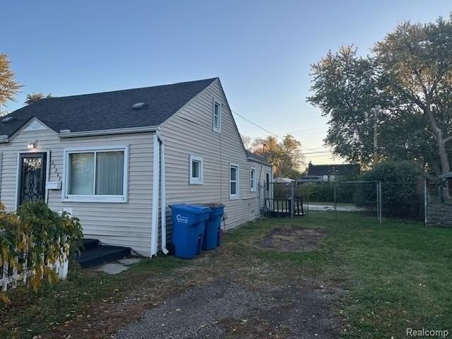 25202 Firwood Avenue - Photo 3 of 18