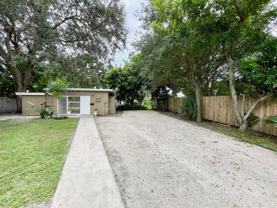 320 Sw 21st St #R - Photo 1 of 1