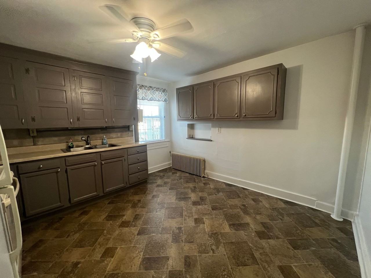 1221 E Philadelphia St - Photo 6 of 21