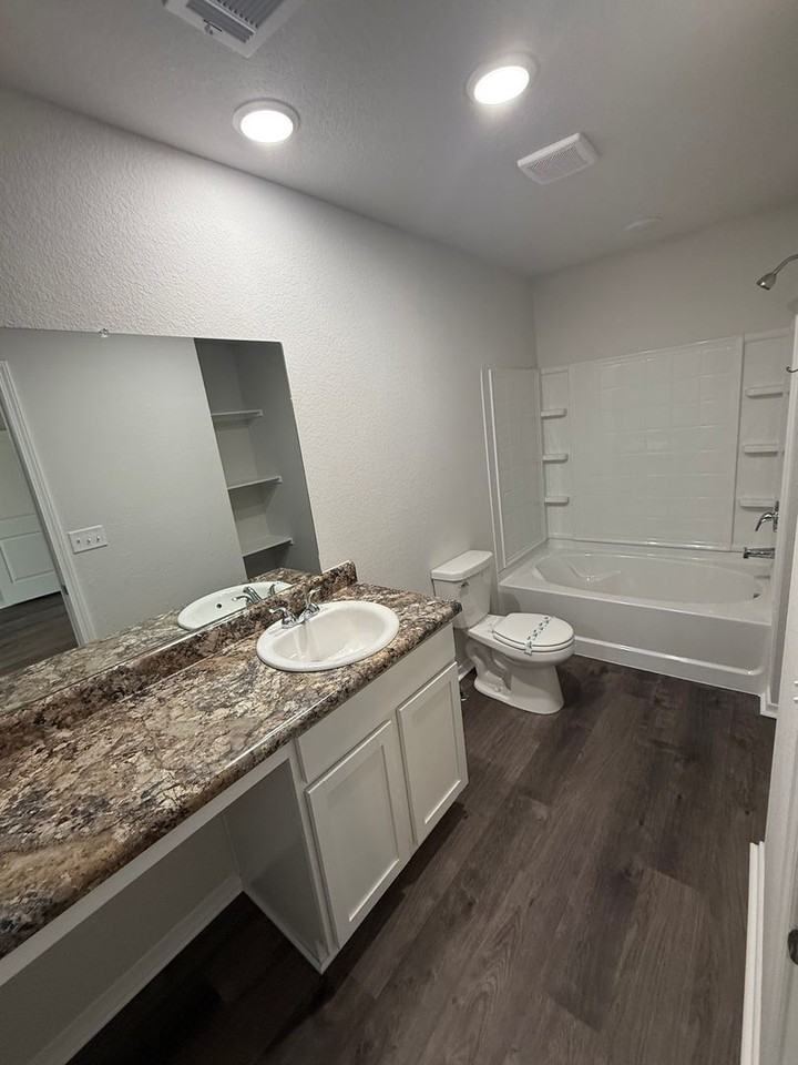 1456 Meadows Dr - Photo 7 of 17