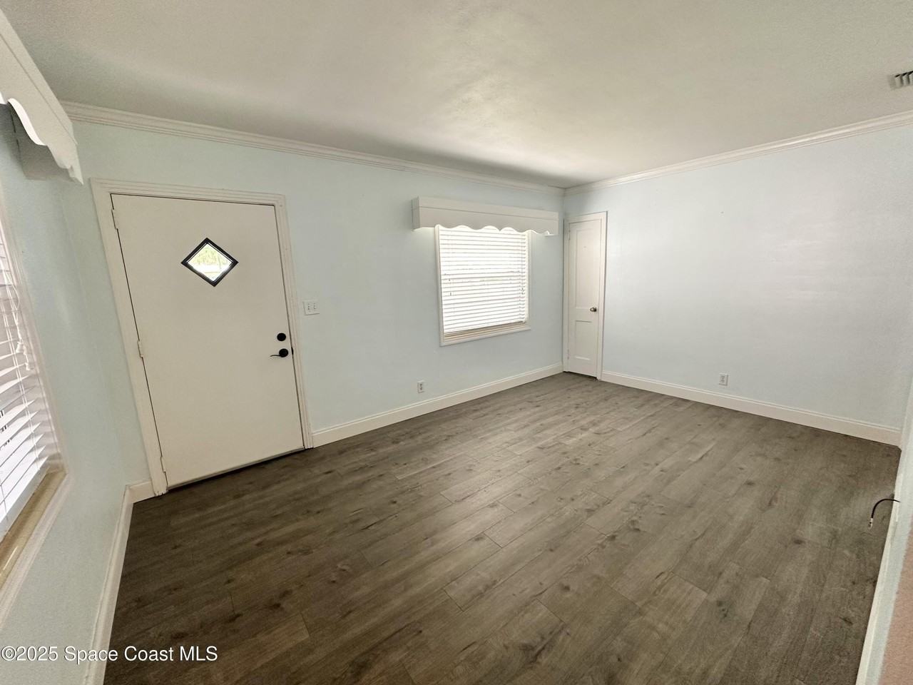 350 Vesta Cir - Photo 3 of 20