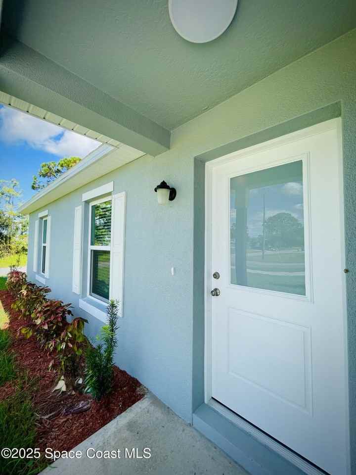 1101 San Filippo Dr Se - Photo 5 of 38