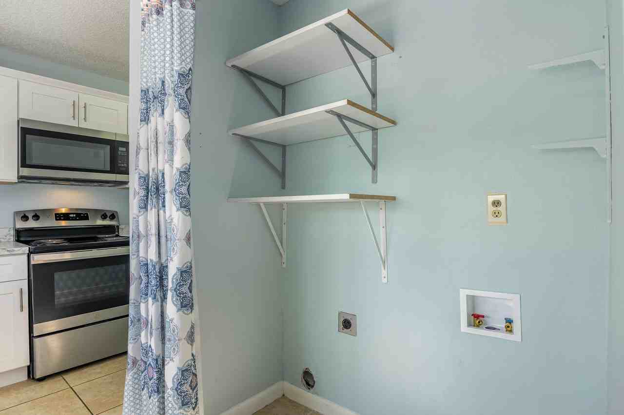 3118 Manor Drive Northeast - Photo 5 of 22