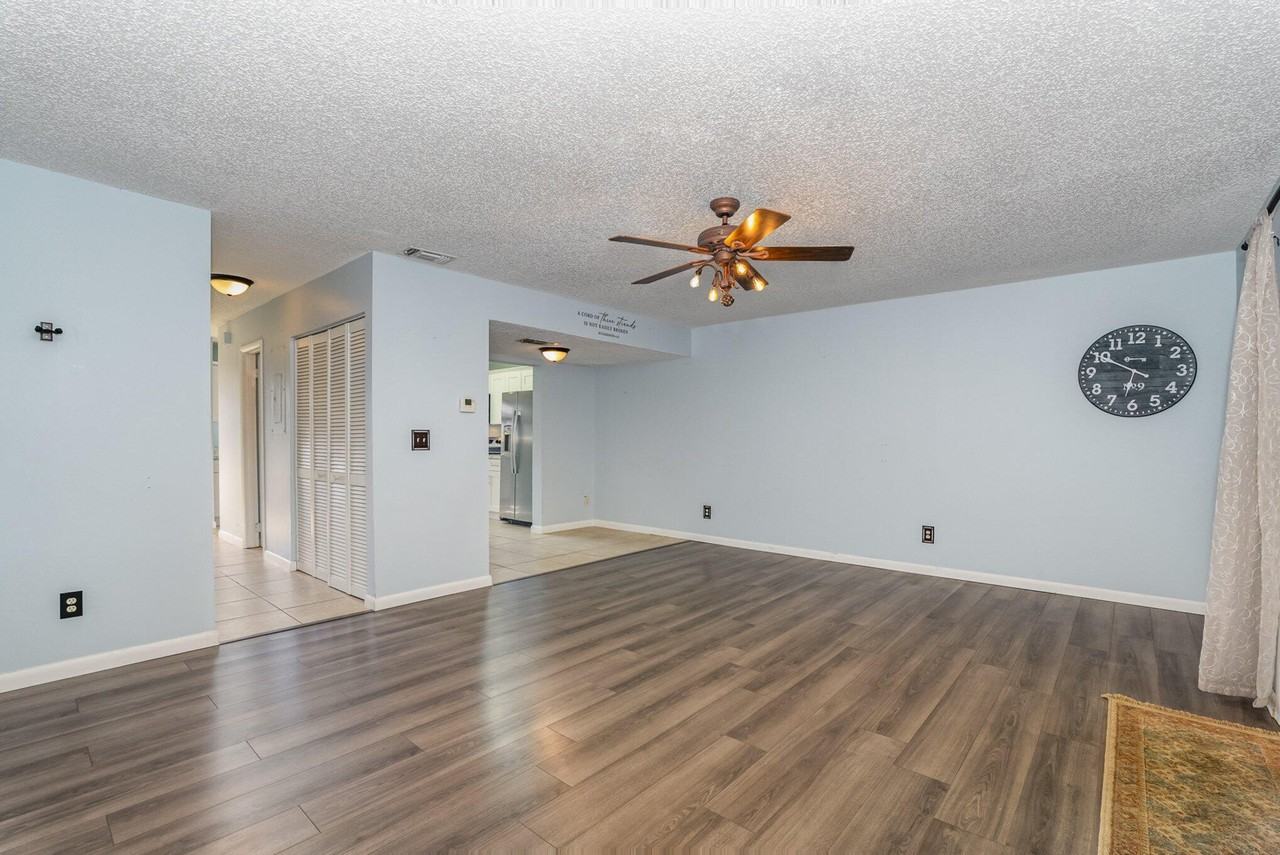 3118 Manor Drive Northeast - Photo 6 of 22