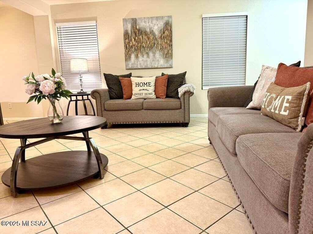 1412 W Bronte Pl - Photo 4 of 20