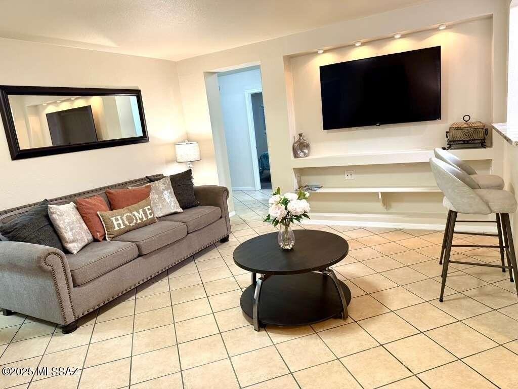 1412 W Bronte Pl - Photo 5 of 20