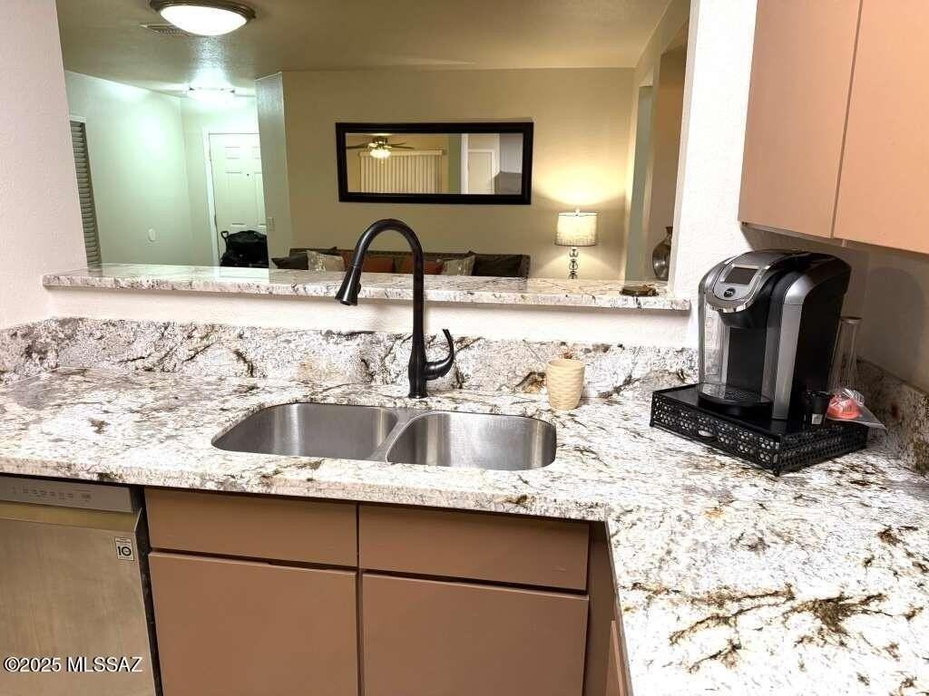 1412 W Bronte Pl - Photo 7 of 20