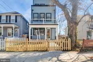 featured image of 1121 48th Pl Ne