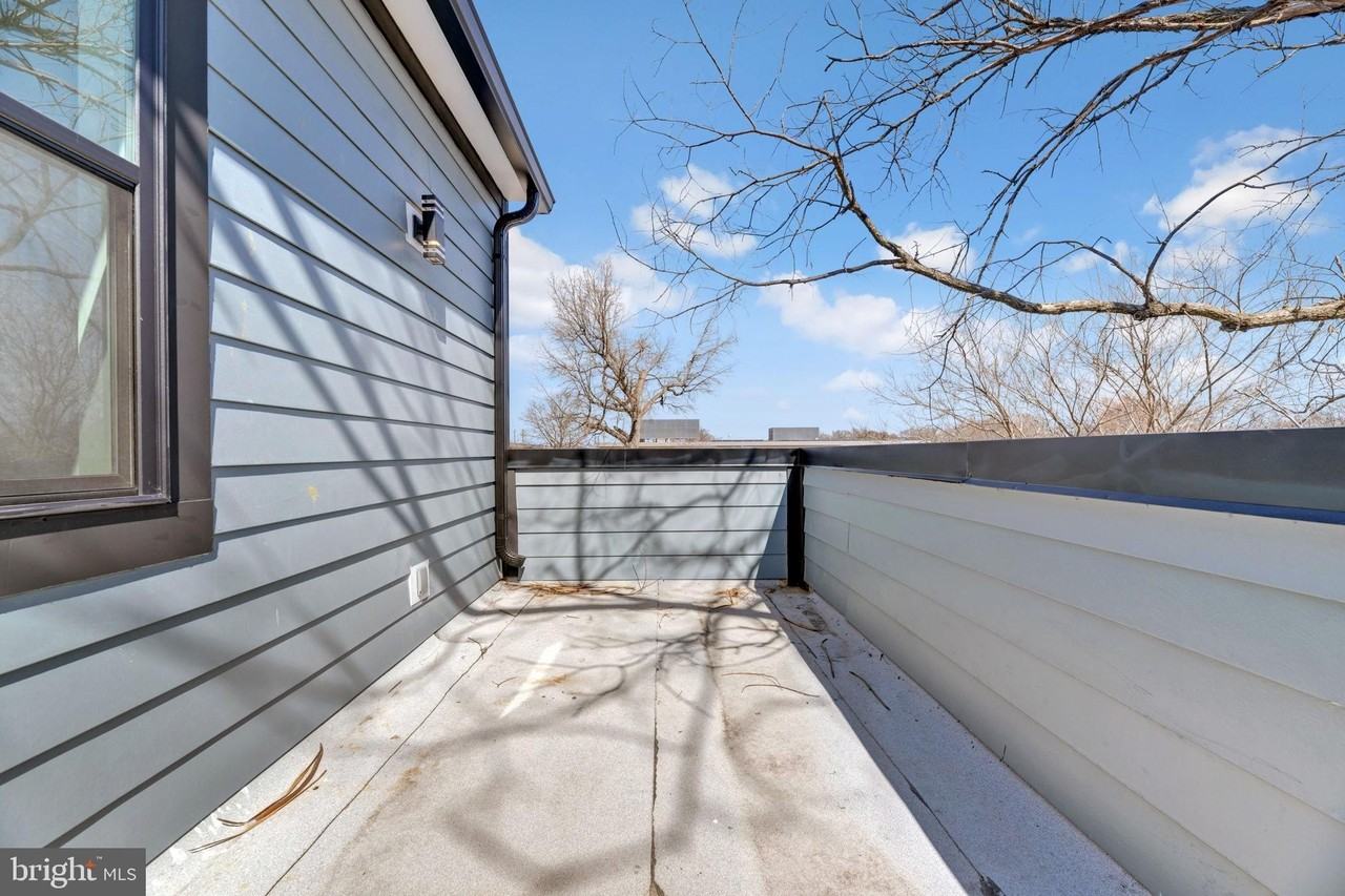 1121 48th Place Northeast - Photo 2 of 35