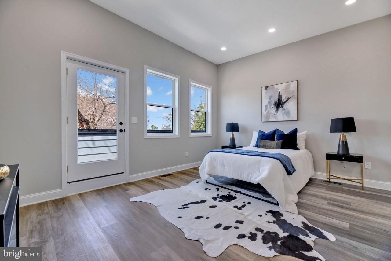 1121 48th Place Northeast - Photo 3 of 35