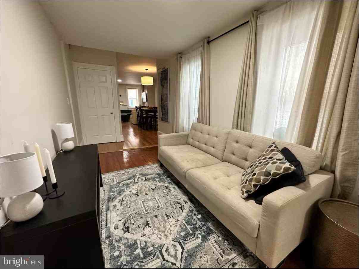 2112 Cambridge Street - Photo 6 of 20