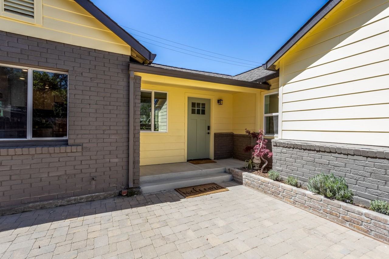 16 Adeline Way - Photo 2 of 3