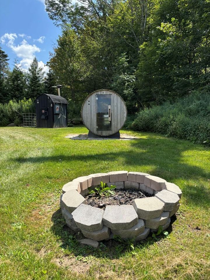 663 Sterling Rd - Photo 5 of 23