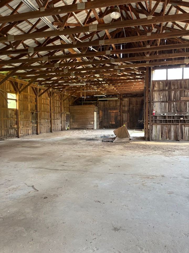 663 Sterling Rd - Photo 6 of 23