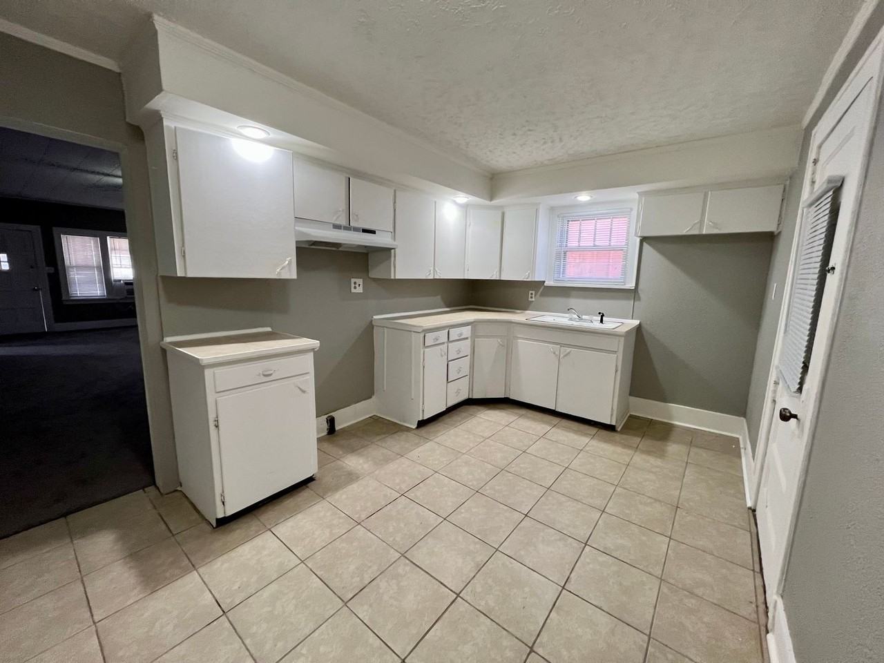 625 N 10th St - Photo 3 of 10