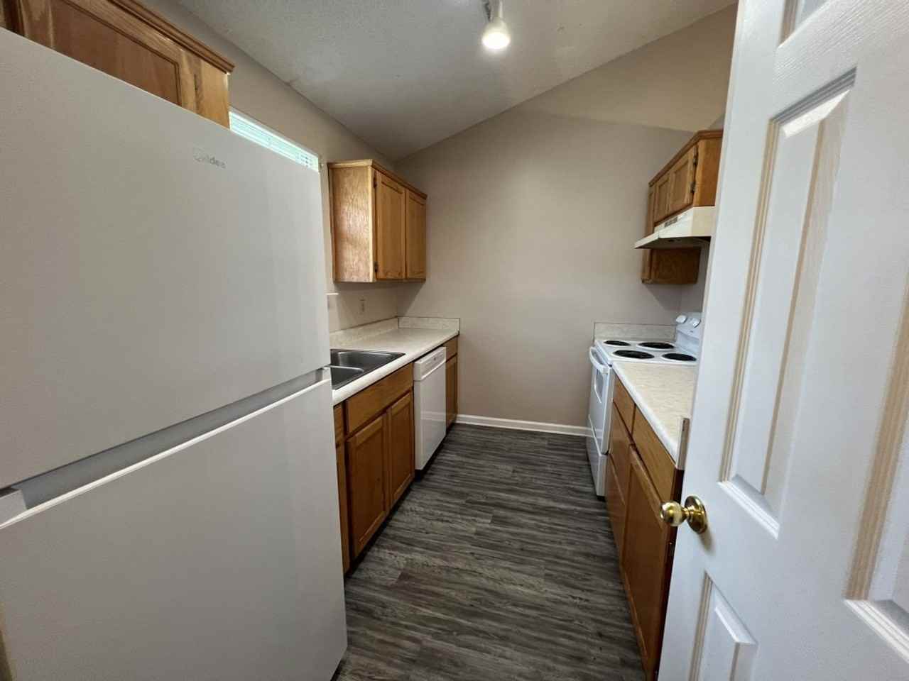 408 Madison Ave - Photo 5 of 18