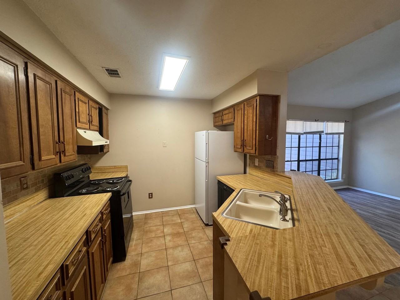 588 Hollow Wood Road - Photo 6 of 20