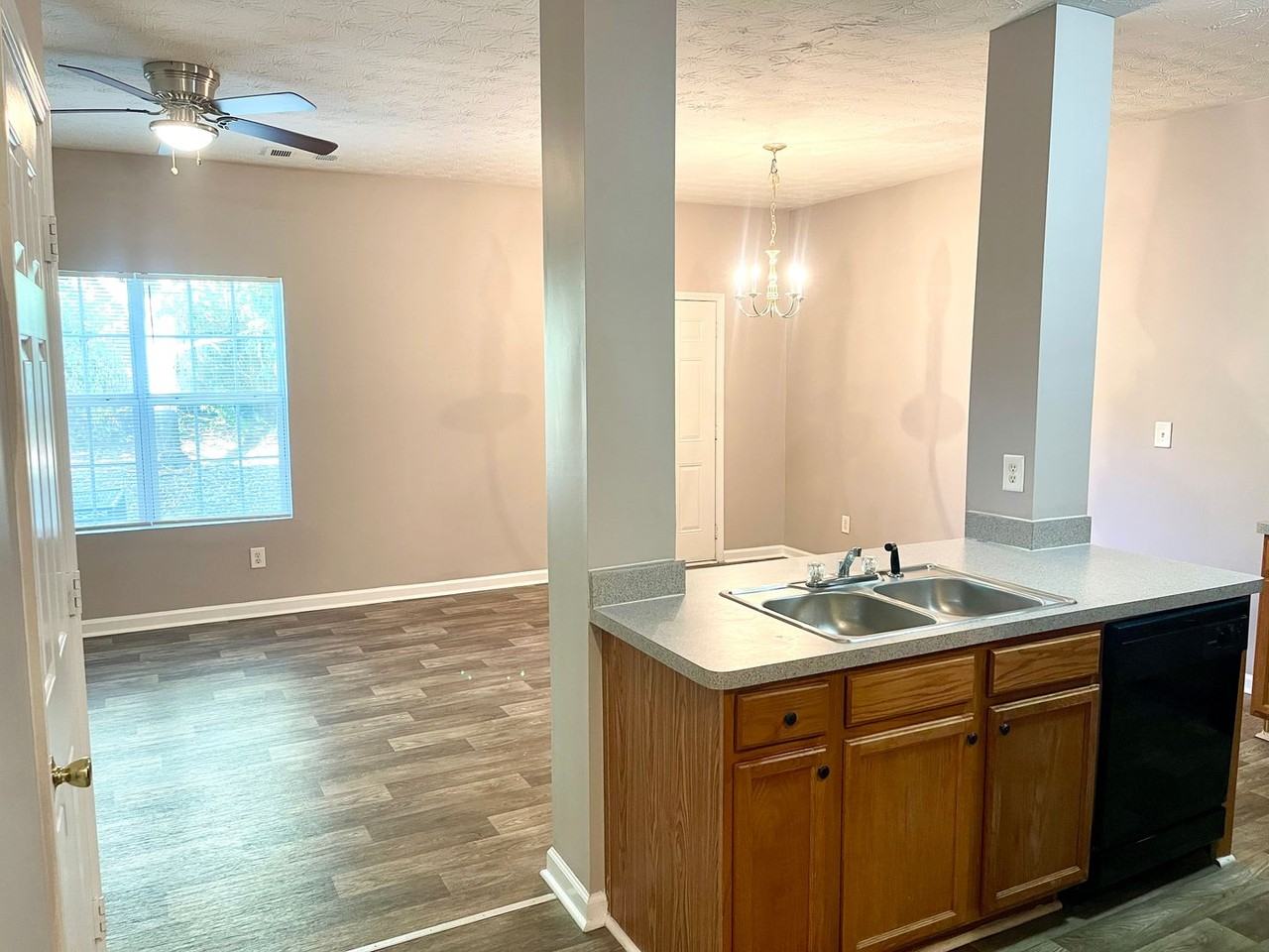 1550 Eastern Sunrise Ln - Photo 4 of 21