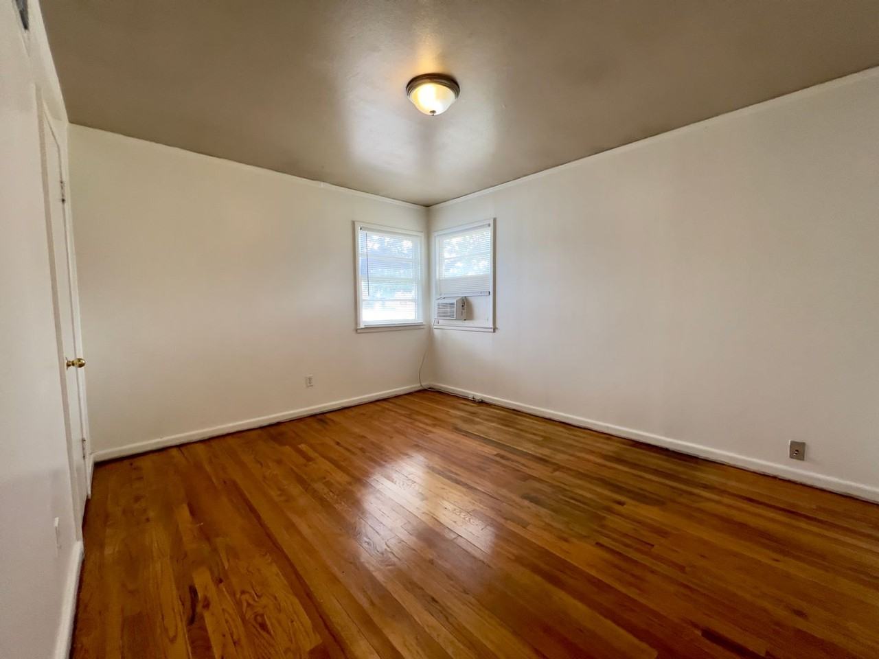 3810 32nd St - Photo 7 of 10