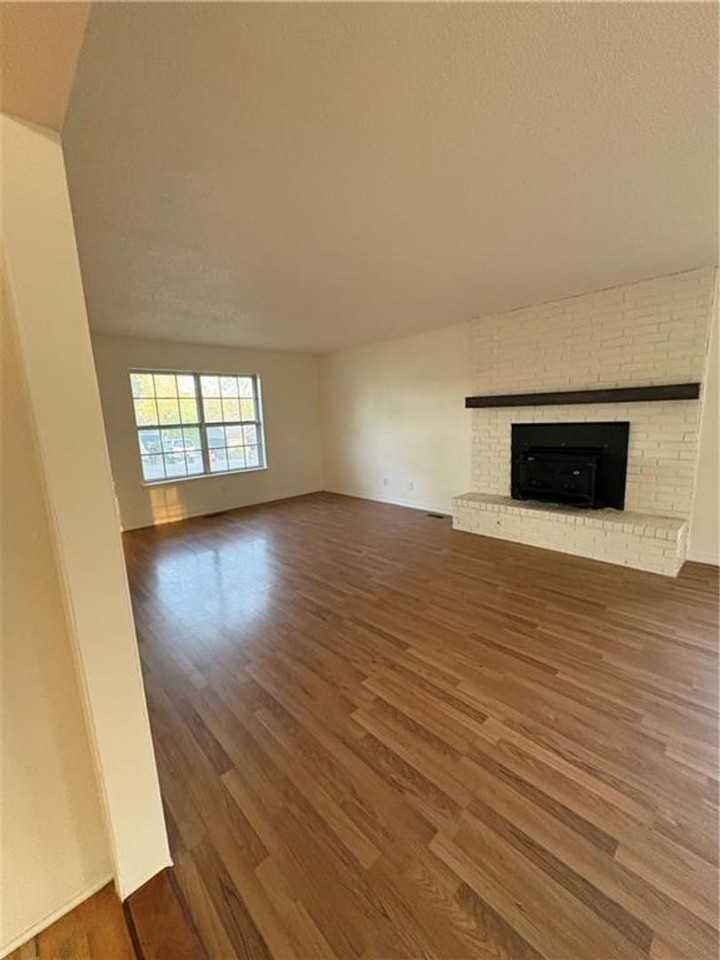 8455 Par Ln - Photo 3 of 33