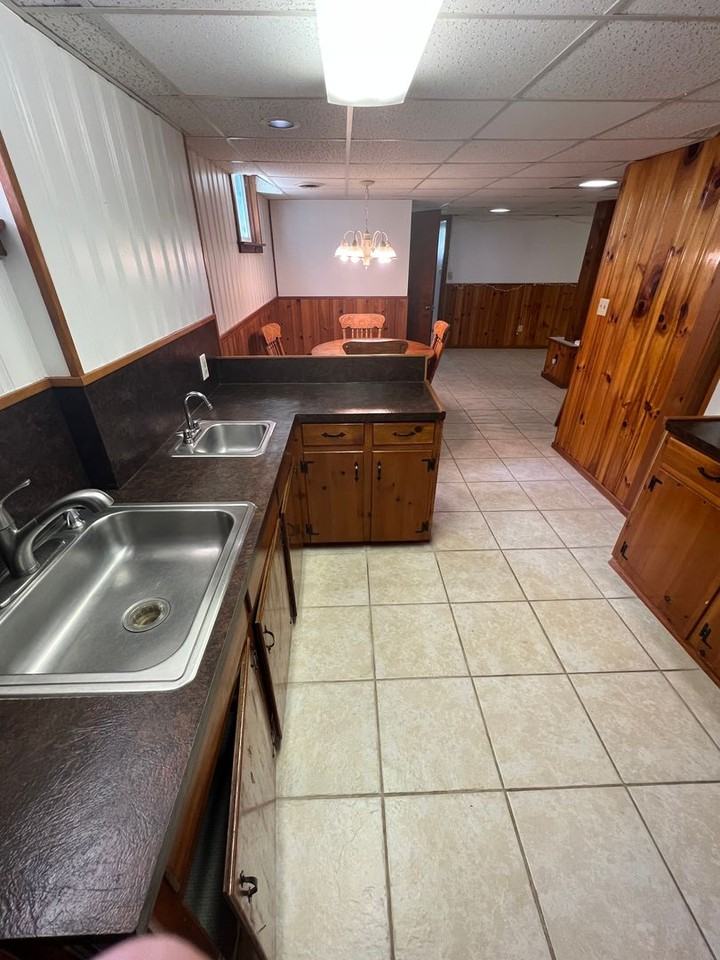 1035 Oakmont Cir - Photo 3 of 13