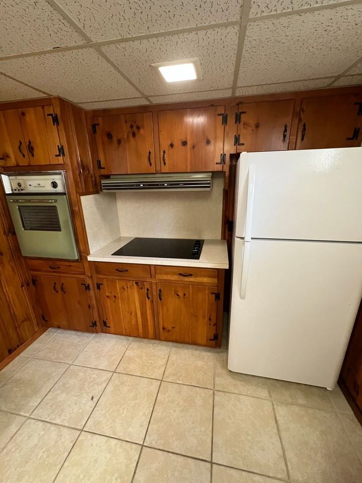 1035 Oakmont Cir - Photo 4 of 13