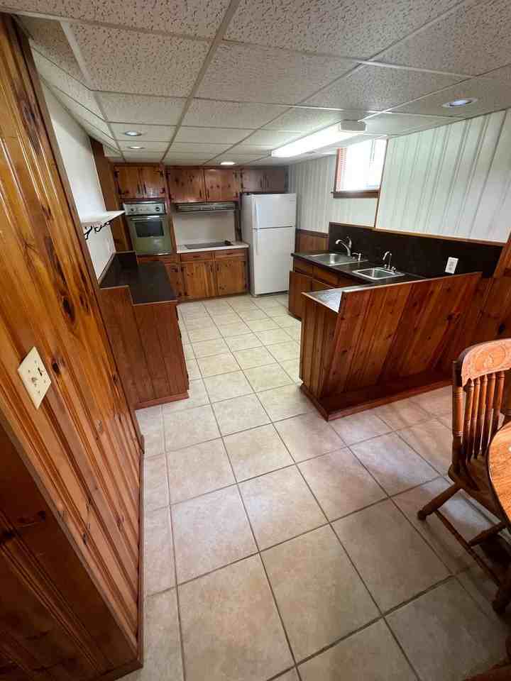 1035 Oakmont Cir - Photo 6 of 13