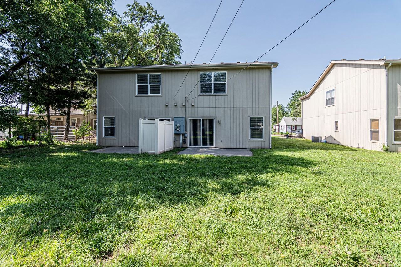 817 W 13th St - Photo 2 of 19