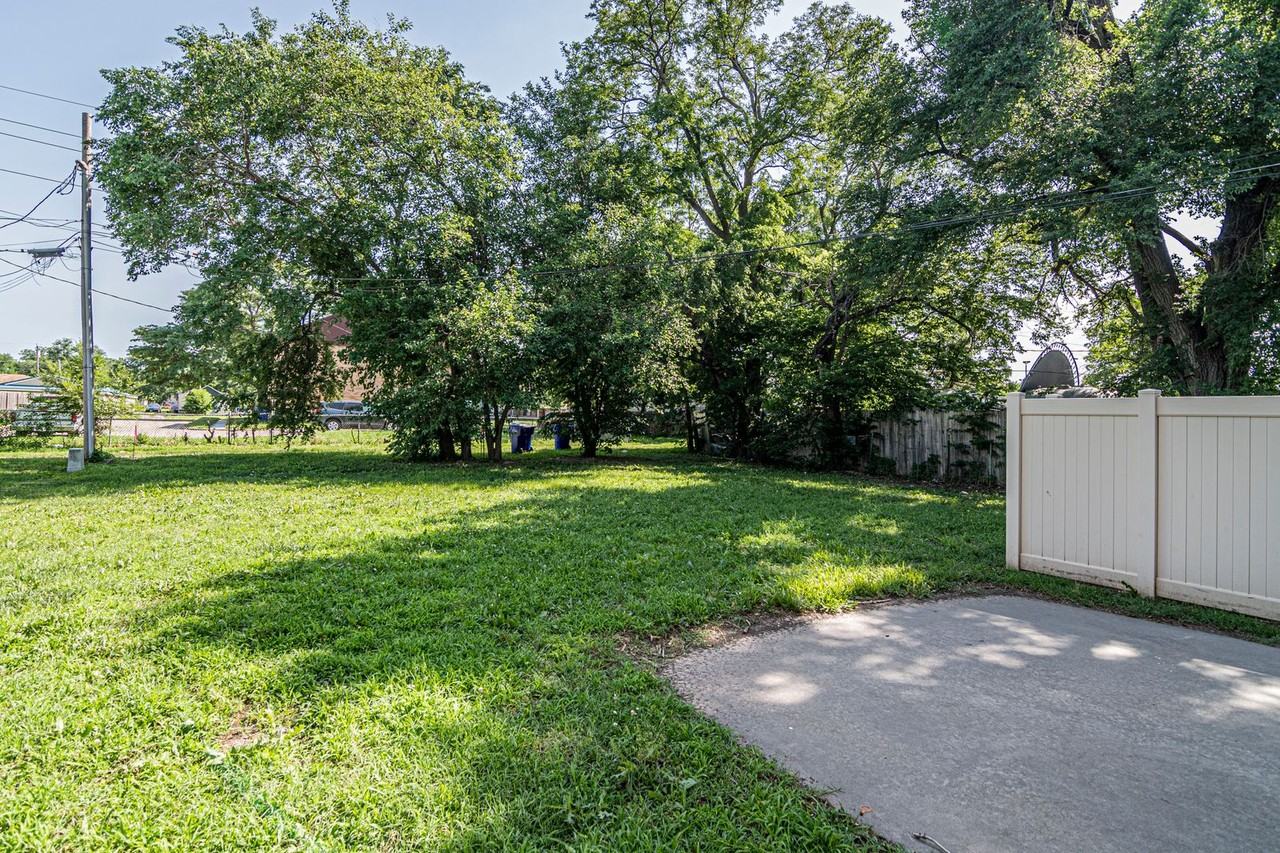 817 W 13th St - Photo 4 of 19