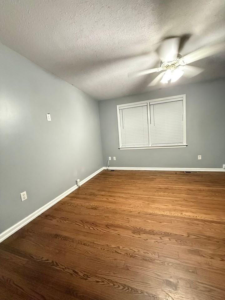 1379 Nye St - Photo 3 of 8