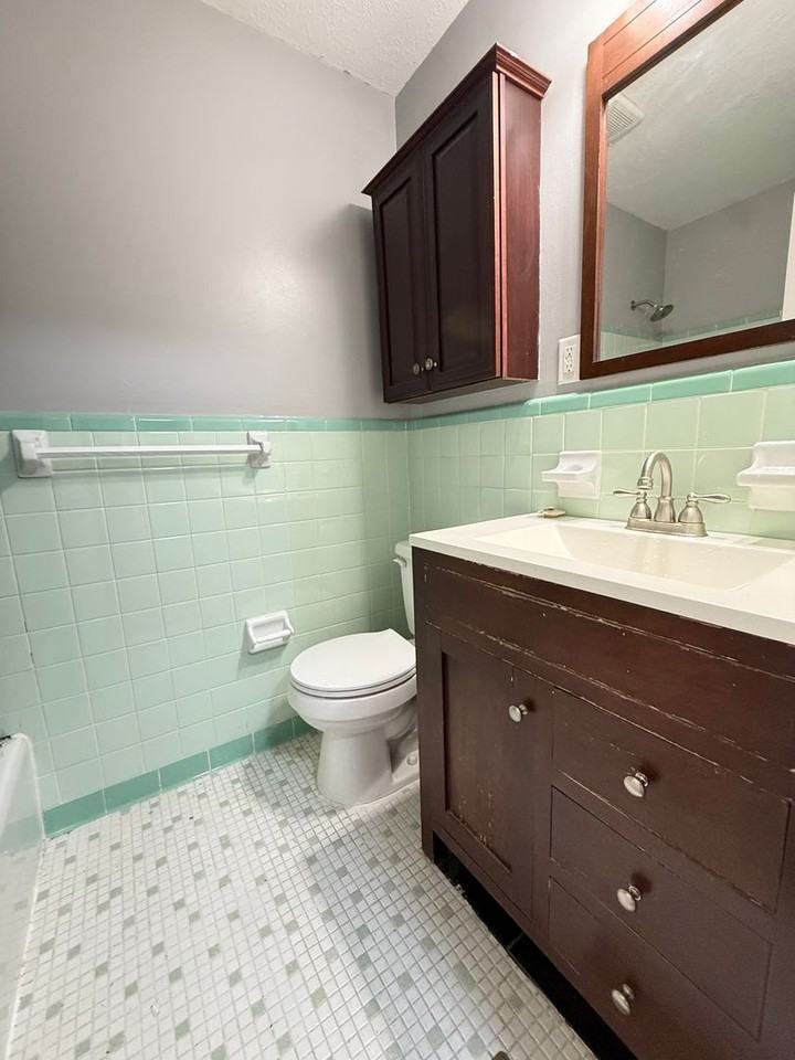 1379 Nye St - Photo 6 of 8