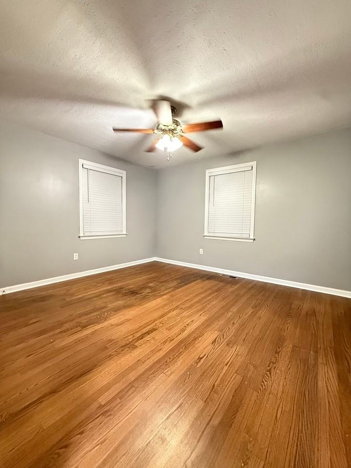 1379 Nye St - Photo 7 of 8