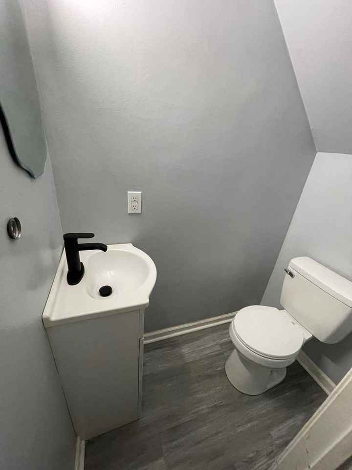 927 Green St - Photo 4 of 11