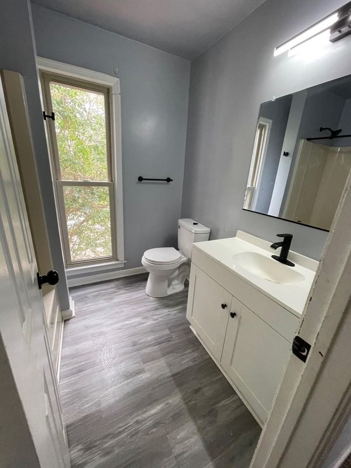 927 Green St - Photo 7 of 11